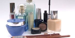 Perfumes, roupas e cosméticos com descontos de até 90%
