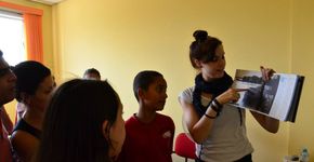 Professores estrangeiros ministram aulas de inglês na periferia de São Paulo; conheça o projeto