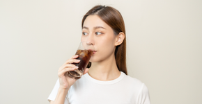5 bebidas que podem favorecer a formação de pedras nos rins