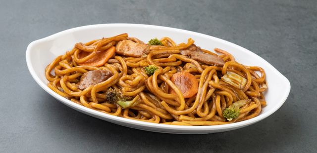 Yakisoba de carne muito saboroso