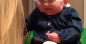 Vídeo: Bebê põe óculos e vê mãe pela primeira vez