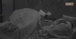 BBB 18: Breno e Paula ‘movimentam’ edredom após festa