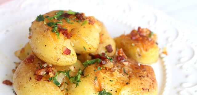 Batata ao murro feita na frigideira: prática e deliciosa