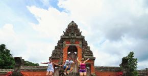 Duas coisas tornam Bali imperdível: o balinês e sua religião