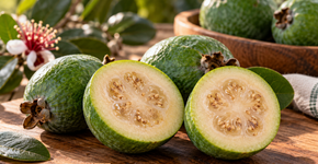 Corte esta fruta ao meio e entenda por que ela parece tão diferente das frutas comuns