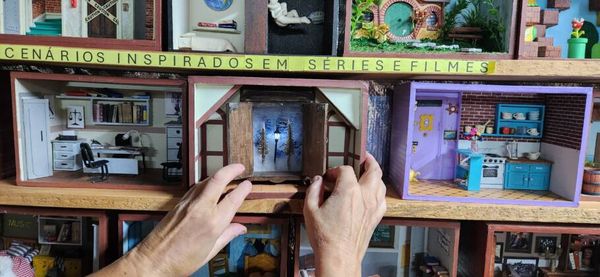 Maquetes de cenários de filmes e séries fazem sucesso