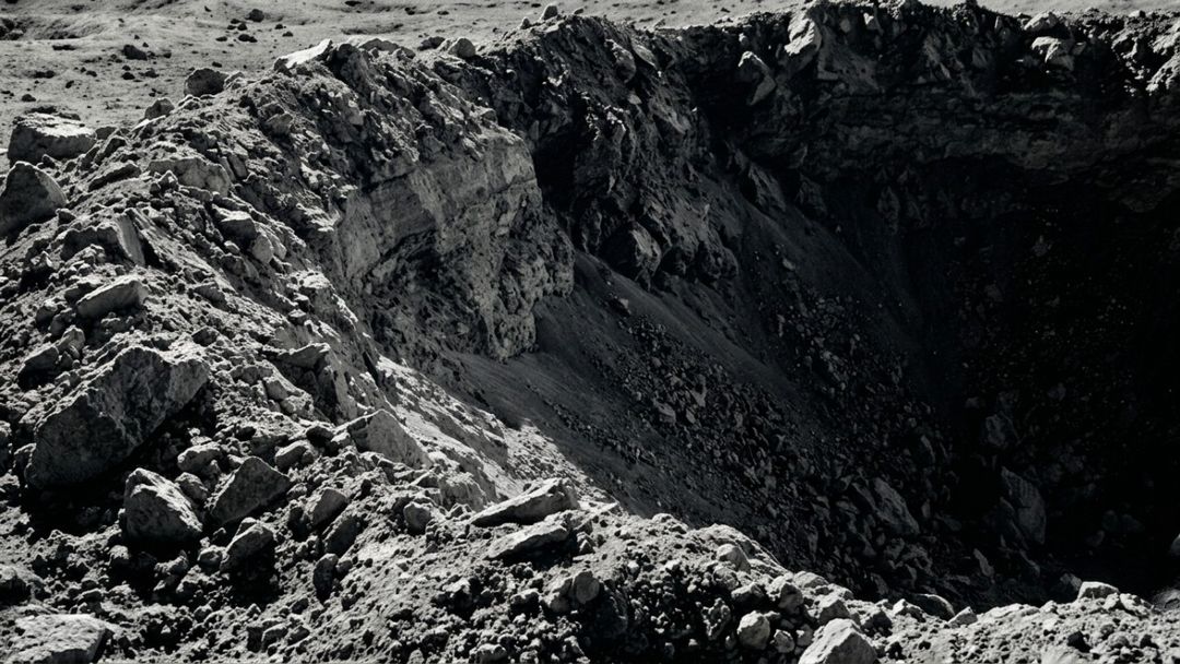A descoberta revela novas pistas sobre a dinâmica e a evolução da crosta lunar.