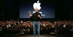 Steve Jobs, o visionário da tecnologia moderna: “A única maneira de fazer um excelente trabalho é amar o que você faz”