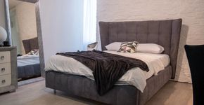 Espelho na parede: aliado da decoração ou vilão do descanso?