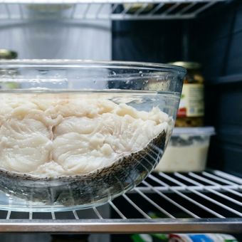 Featured mobile: Os chefs portugueses concordam: “O bacalhau não é dessalgado com água morna, mas com água gelada e trocas constantes”