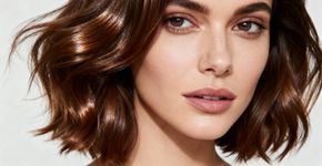 O corte de cabelo que dá volume natural e brilho muito rápido que virou tendência em 2025