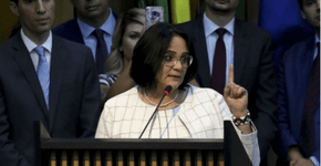 Damares Alves aponta um novo inimigo da família: o Enem.