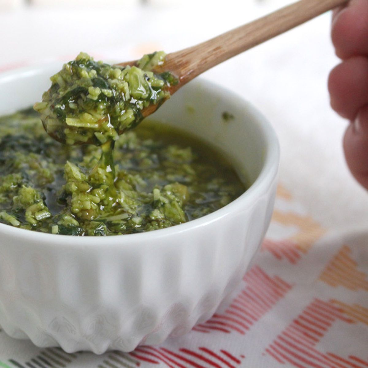 Molho pesto fácil, rápido e delicioso