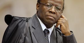 Joaquim Barbosa declara voto em Fernando Haddad