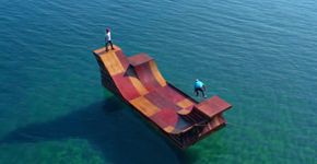 Skatista Bob Burnquist promove construção de pista flutuante na California