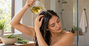 Enxaguar o cabelo com chá frio de alecrim após o shampoo: para que serve e quantas vezes repetir por semana