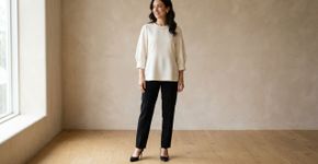 A blusa com manga estratégica que disfarça braços e deixa o look mais sofisticado