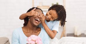 Presente ideal para a mãe de cada signo: veja como acertar na escolha