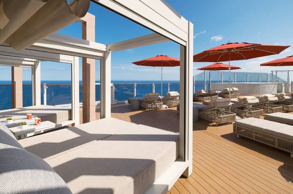 O Norwegian Luna tem ainda um Beach Club