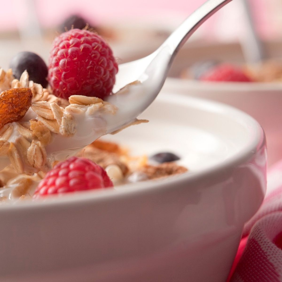 Iogurte com granola e frutas é uma obra-prima; aprenda a fazer