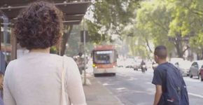 Ação pressiona para que mulheres desçam fora do ponto após 22h