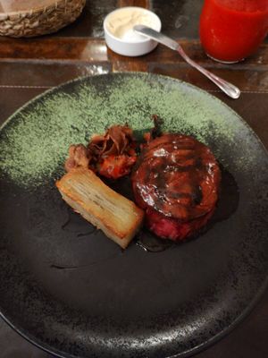 A experiência gastronômica do Hotel Las Torres é uma celebração dos sabores autênticos da Patagônia chilena