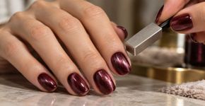 As unhas de pelúcia são a nova tendência: A manicure que dá um aspecto luxuoso mesmo em comprimentos curtos