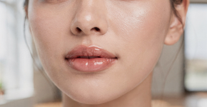 O batom está ficando para trás: o gloss com efeito natural será a principal tendência para os lábios em 2026?