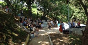 Vizinhança se une para dar vida nova a praça e construir anfiteatro