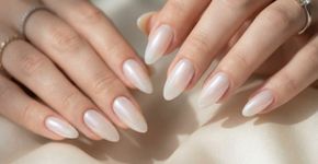 As unhas peroladas e leitosas que estão deixando as mãos mais elegantes em 2026