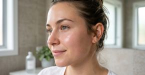 Os esteticistas concordam: “O sabonete facial mantém a pele acneica limpa e equilibrada, mas o tipo errado pode deixar o rosto ressecado e avermelhado”