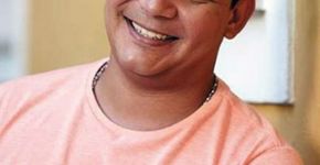 Juninho Thybau comanda a roda ‘Na Porta de Casa’ no Irajá