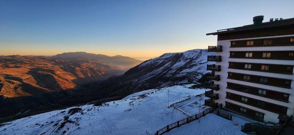 Vista de um dos apartamentos do Aconcagua Ski Residences