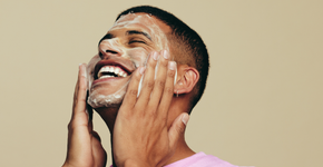 Skincare masculino: rotina simples ajuda a manter a pele saudável e previne oleosidade, irritações e envelhecimento precoce