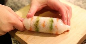 Dupla de japoneses lança livro de receitas com preservativos