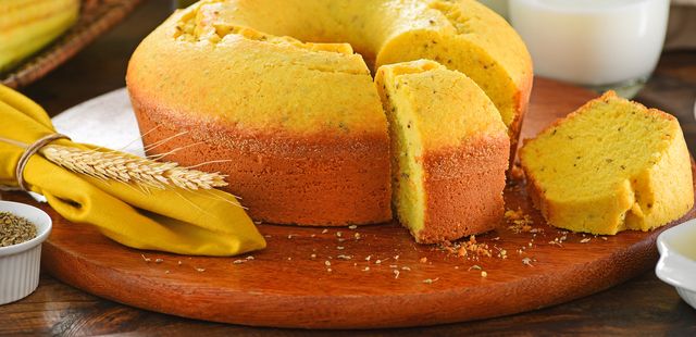 Bolo de milho com brigadeiro: sem farinha e puro sabor