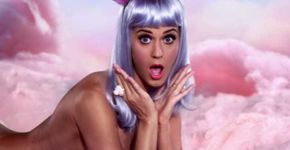 Katy Perry surta com look feito por fã e encomenda um igual