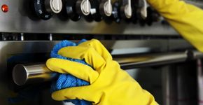 12 passos para limpar o vidro do forno de maneira caseira