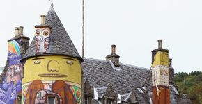 Os Gêmeos grafitam castelo na Escócia