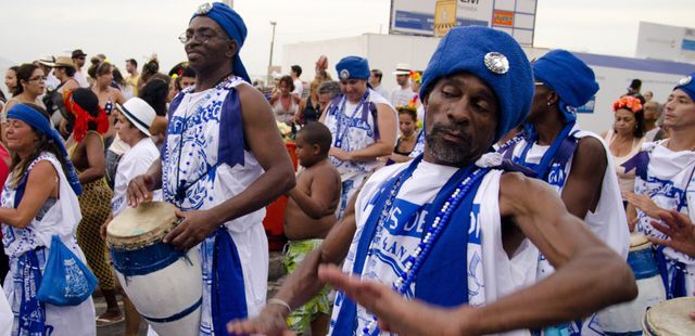 Samba que lá vem história: blocos que têm muita coisa pra contar