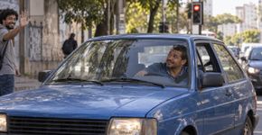 Homem comprou um carro usado e começou a ser abordado por desconhecidos no posto, no mercado e até no trânsito, até perceber que o veículo tinha uma história que o antigo dono nunca mencionou