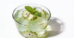Gelatina de graviola, rica em colágeno e com poucas calorias, perfeita para começar o dia de forma saudável