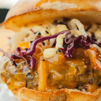 Featured mobile: Hambúrguer de wagyu com kimchi do Coringa do Beco agora também está disponível na Vila Madalena