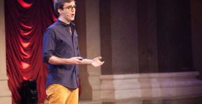 Jovem dá aula de oratória no TED mesmo sem ter nada a dizer