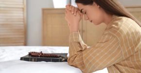 Comece a semana com fé: conheça 3 salmos para pedir proteção