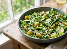 Featured side: Uma deliciosa receita de salada verde de primavera com molho caseiro fica pronta em menos de 15 minutos