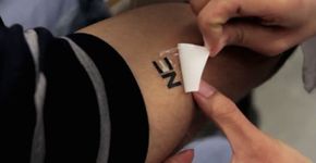 Cientistas criam tatuagem que recarrega bateria com suor