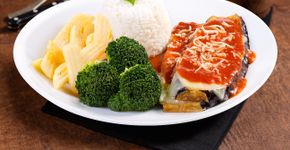 Montana Grill lança “Festival de Parmegiana” com opções de carne, frango e vegetariana