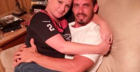 Mulher amamenta namorado de 36 anos