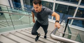 Subir escadas é o equivalente a correr a 10 quilômetros por hora, segundo cardiologista